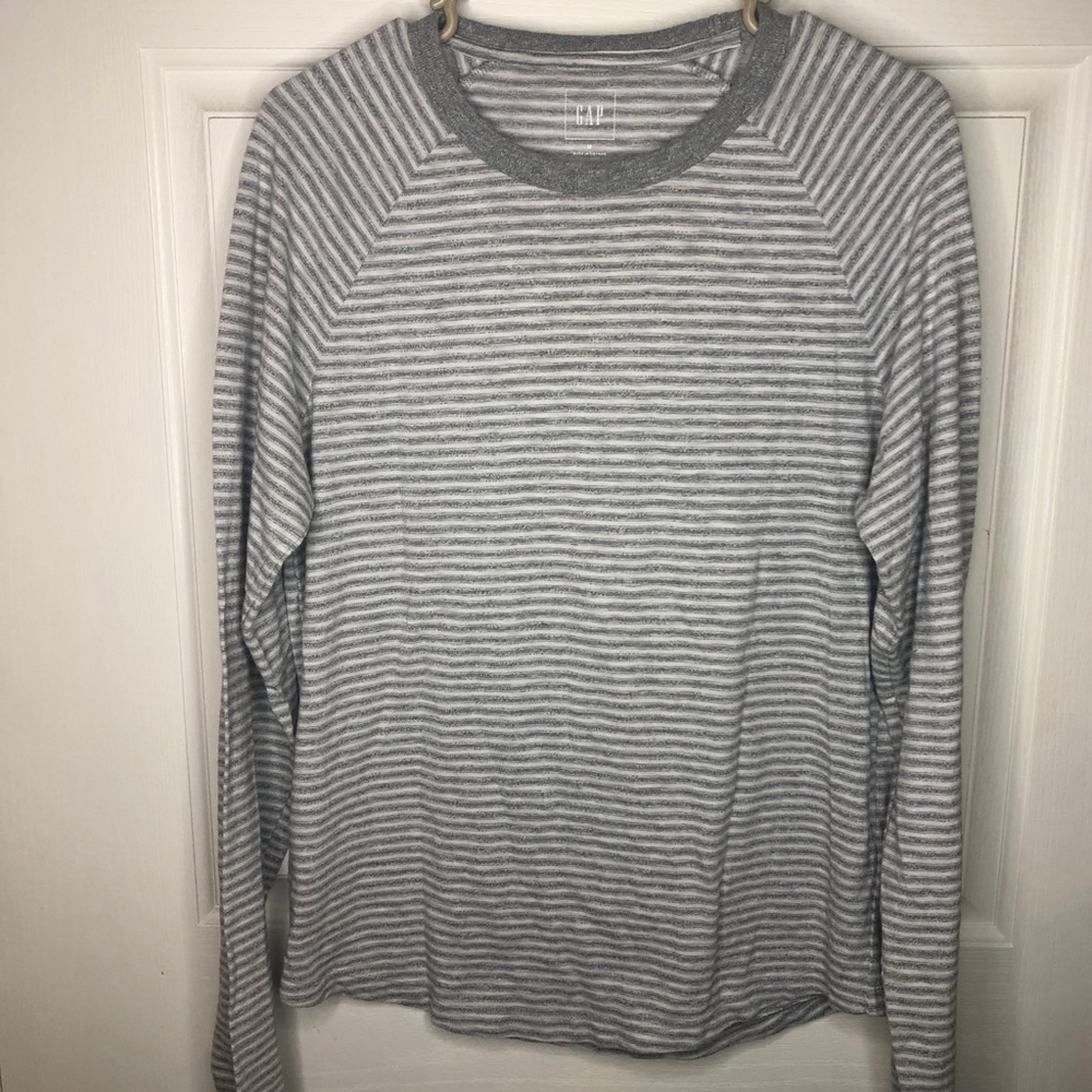 Women’s Gap long sleeve shirt
